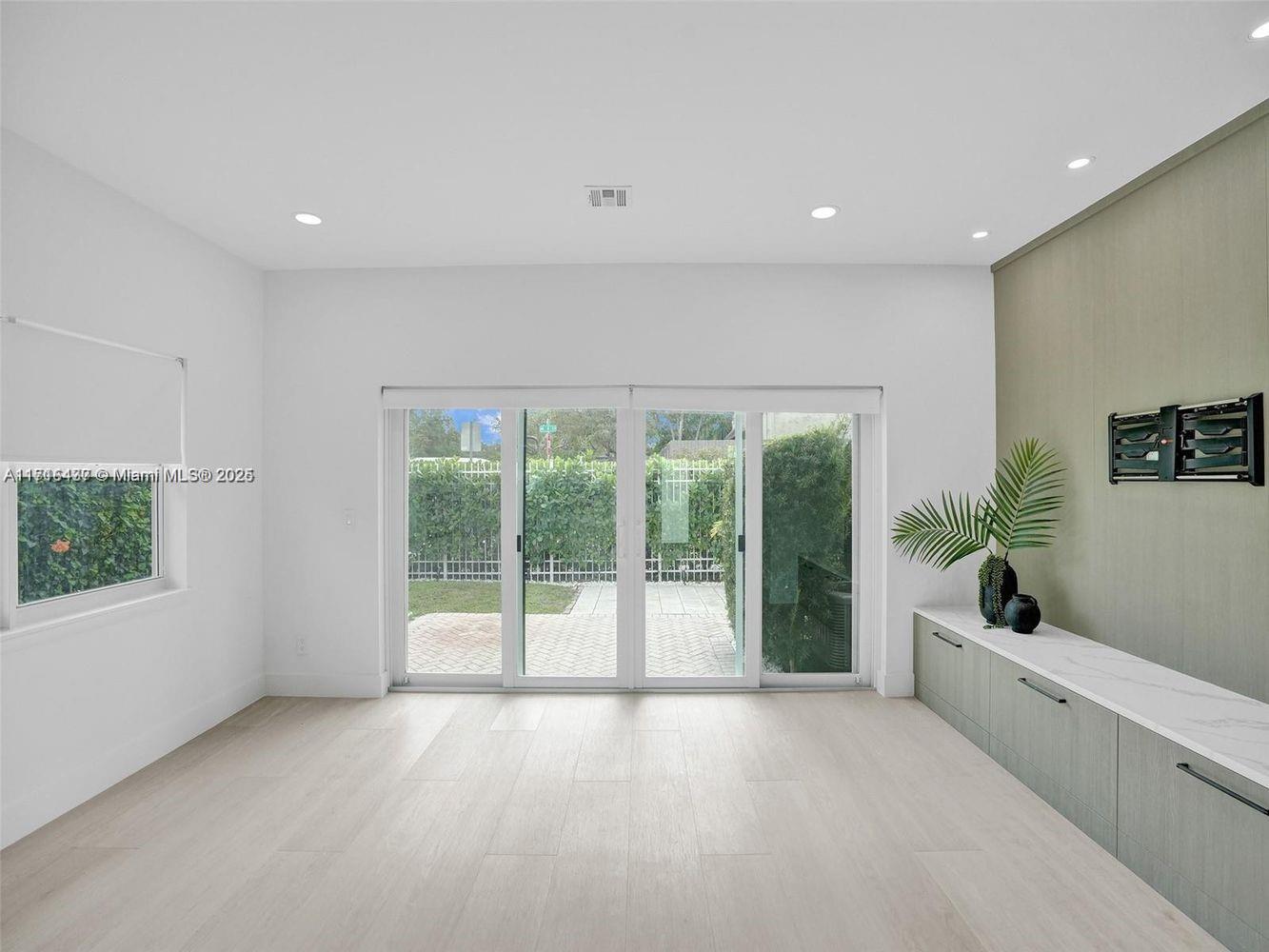 835 NE 19th Ave # 6