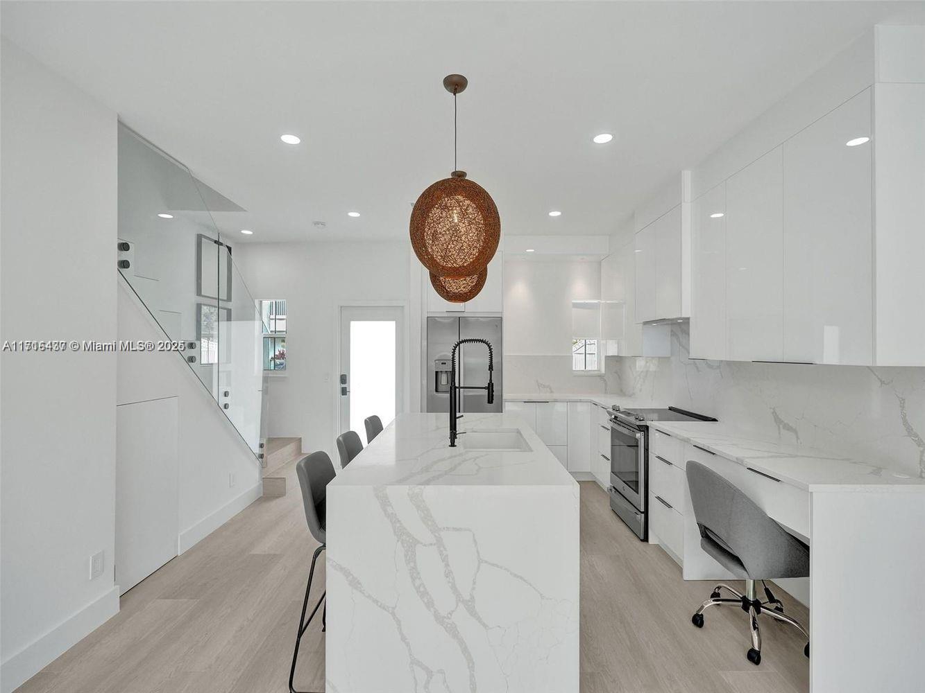 835 NE 19th Ave # 6