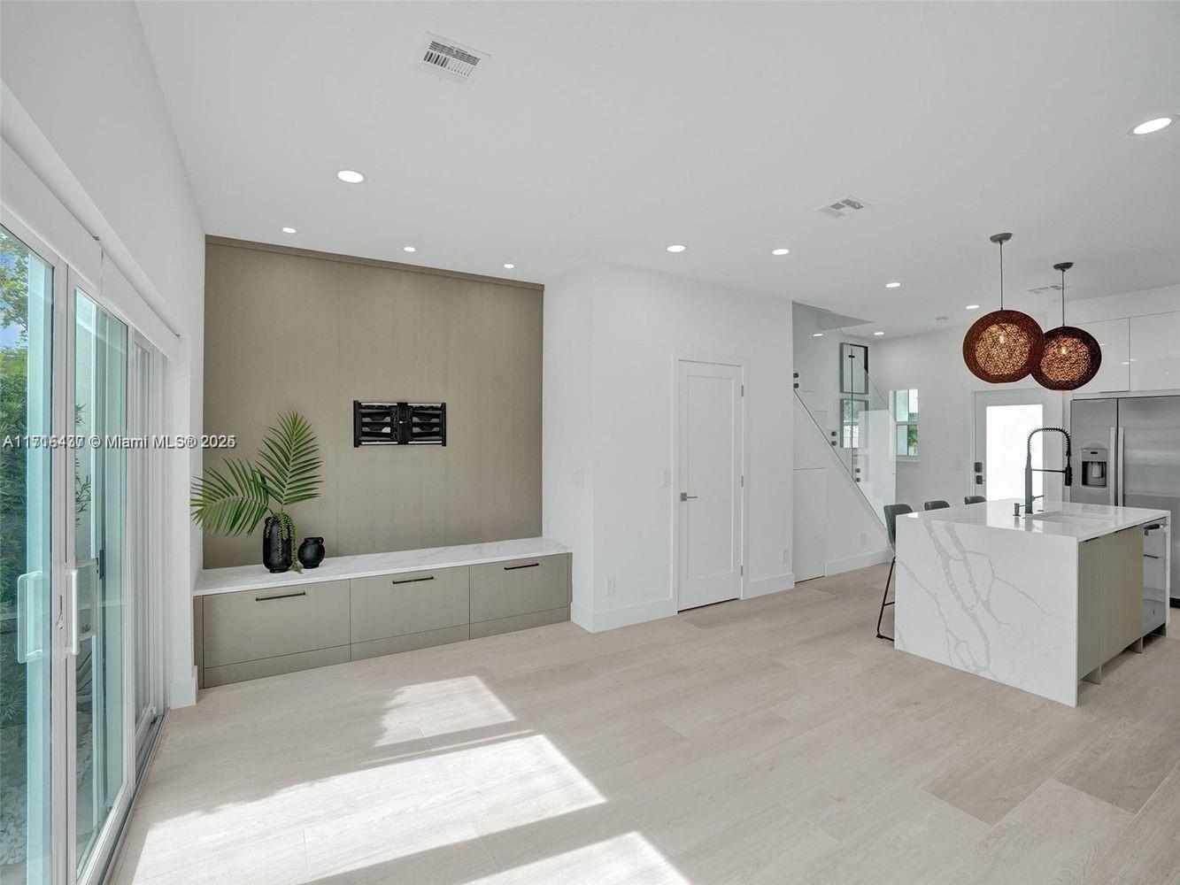 835 NE 19th Ave # 6