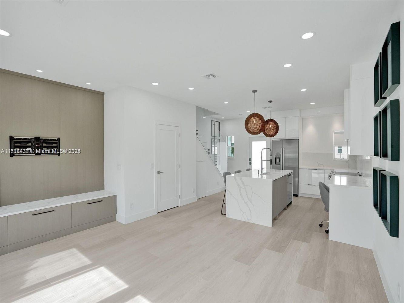 835 NE 19th Ave # 6