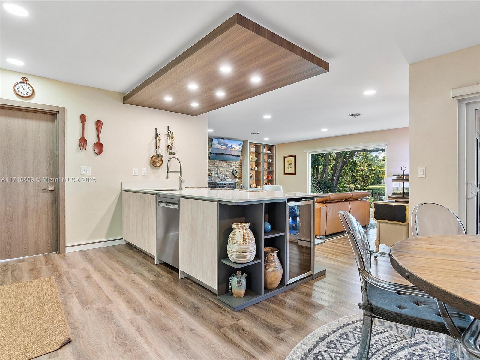 801 W Tropical Way