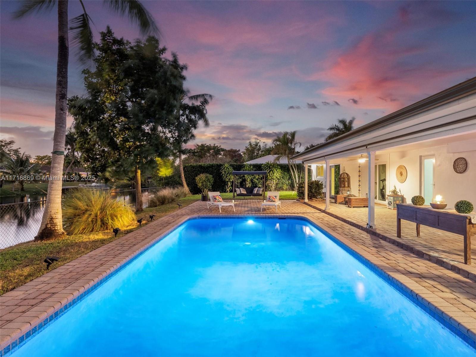 801 W Tropical Way