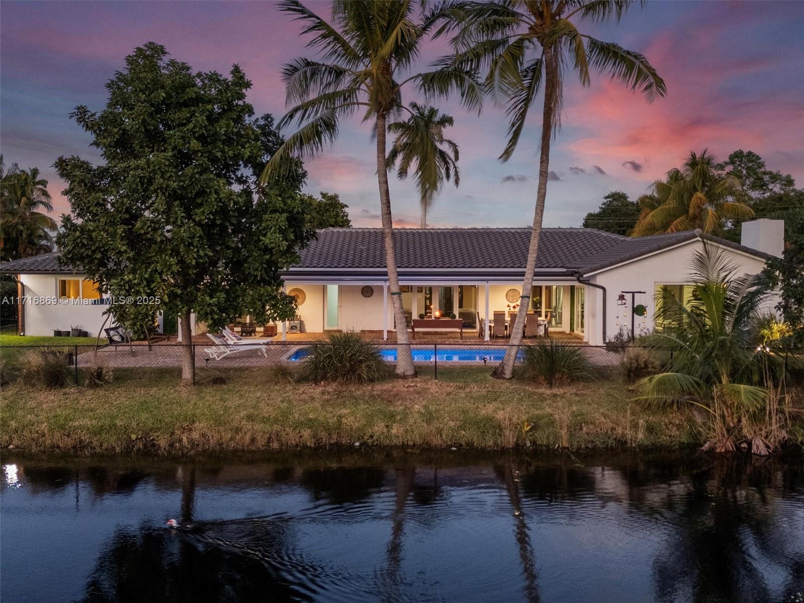 801 W Tropical Way