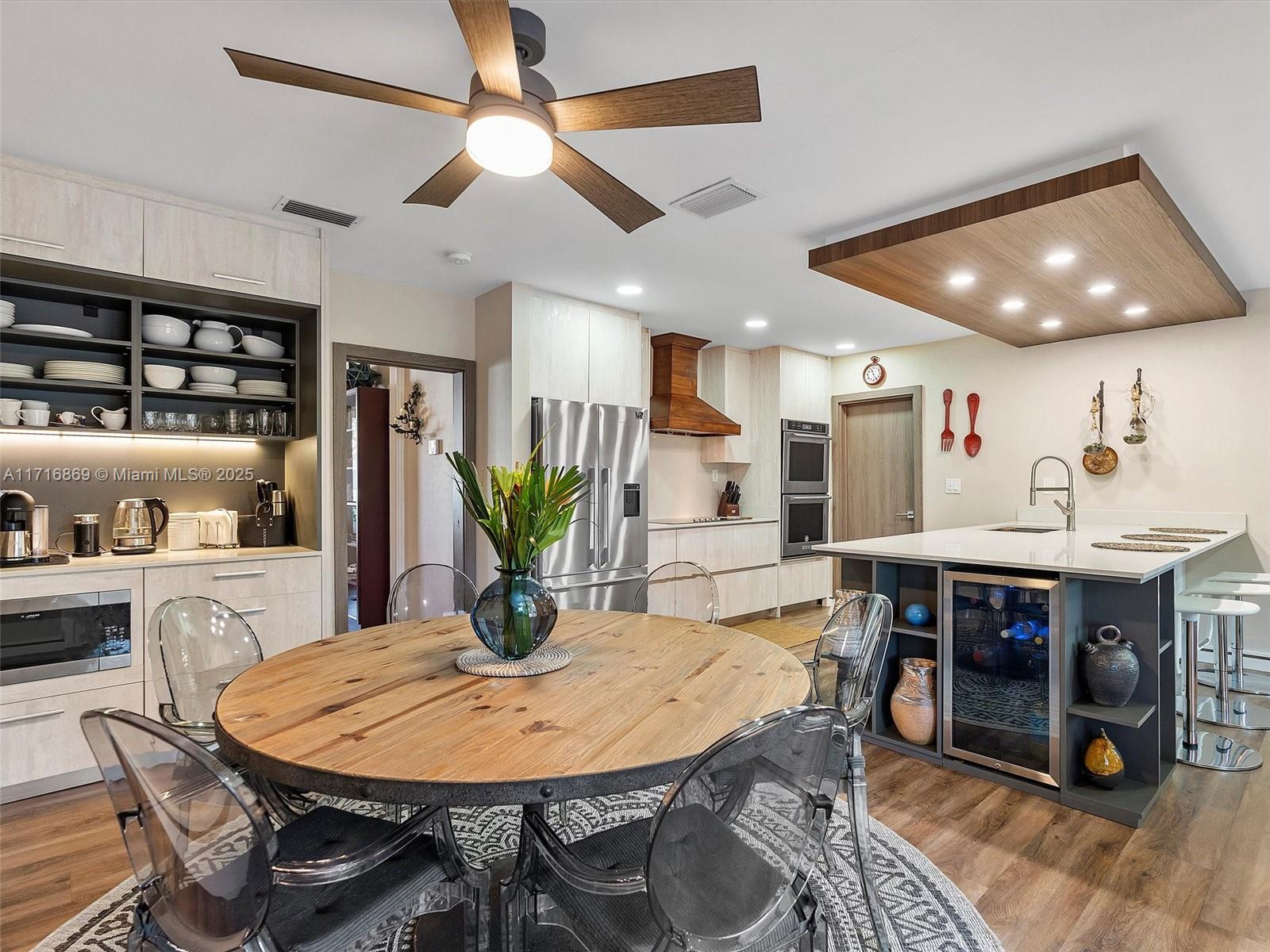 801 W Tropical Way