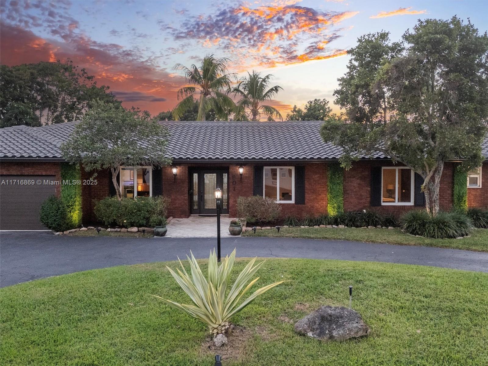 801 W Tropical Way