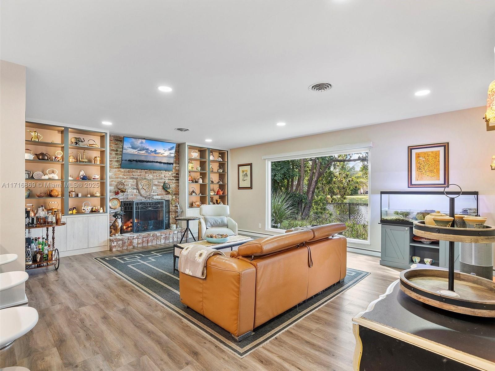 801 W Tropical Way