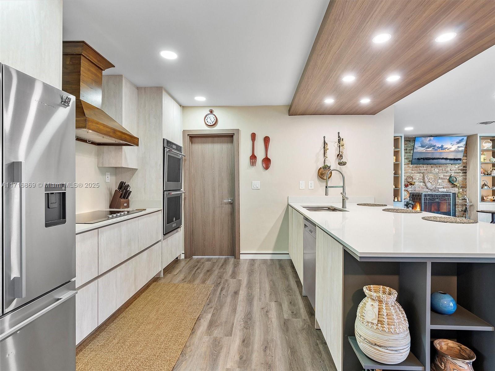 801 W Tropical Way