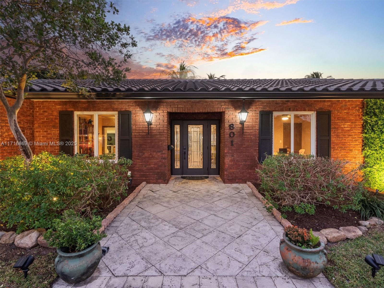 801 W Tropical Way