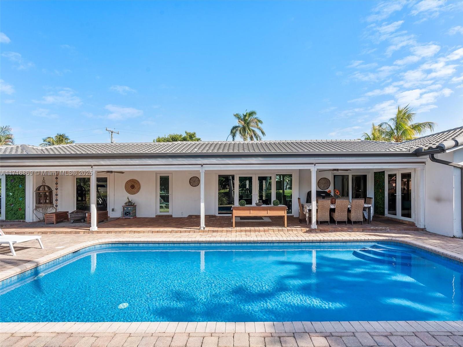 801 W Tropical Way