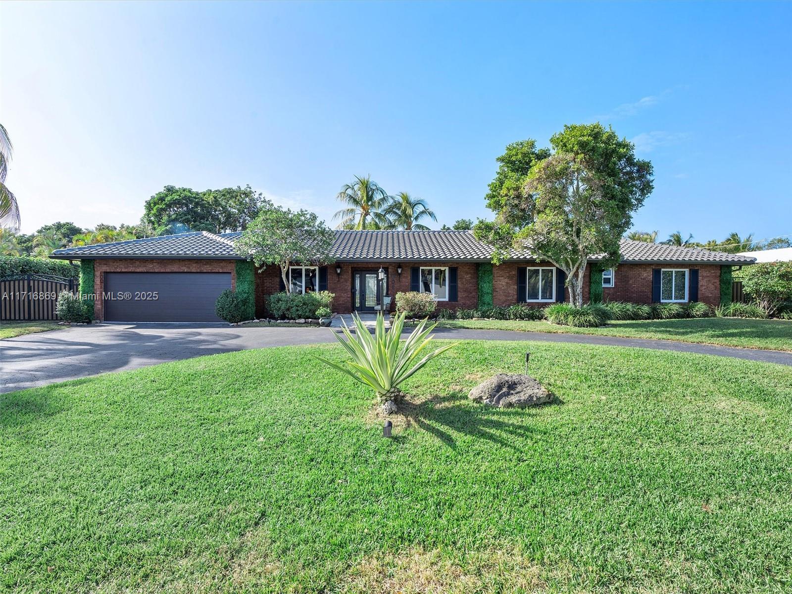 801 W Tropical Way