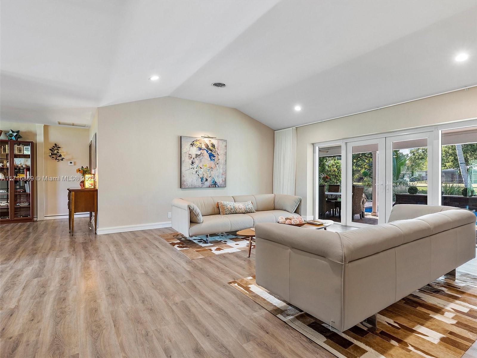 801 W Tropical Way