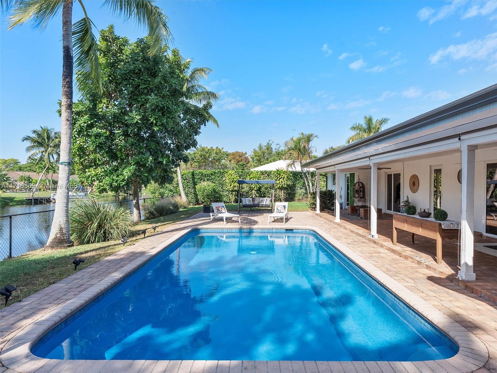 801 W Tropical Way