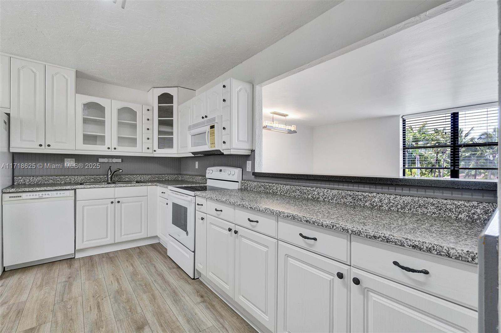 20401 NE 30th Ave # 8 Unit: 414-8
