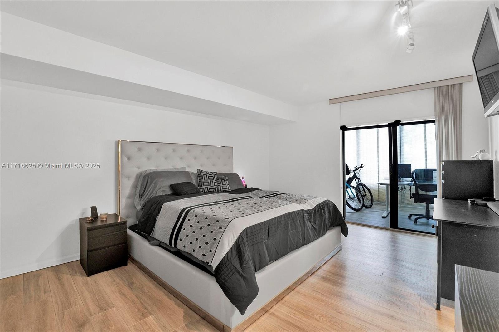 20401 NE 30th Ave # 8 Unit: 414-8