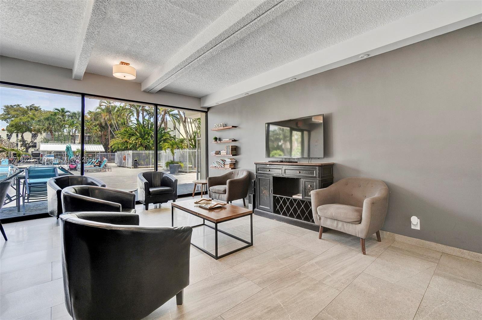 20401 NE 30th Ave # 8 Unit: 414-8
