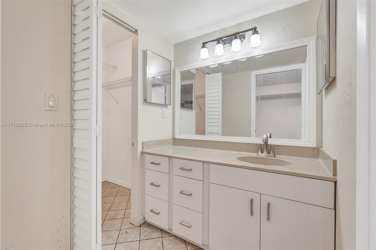 20401 NE 30th Ave # 8 Unit: 414-8