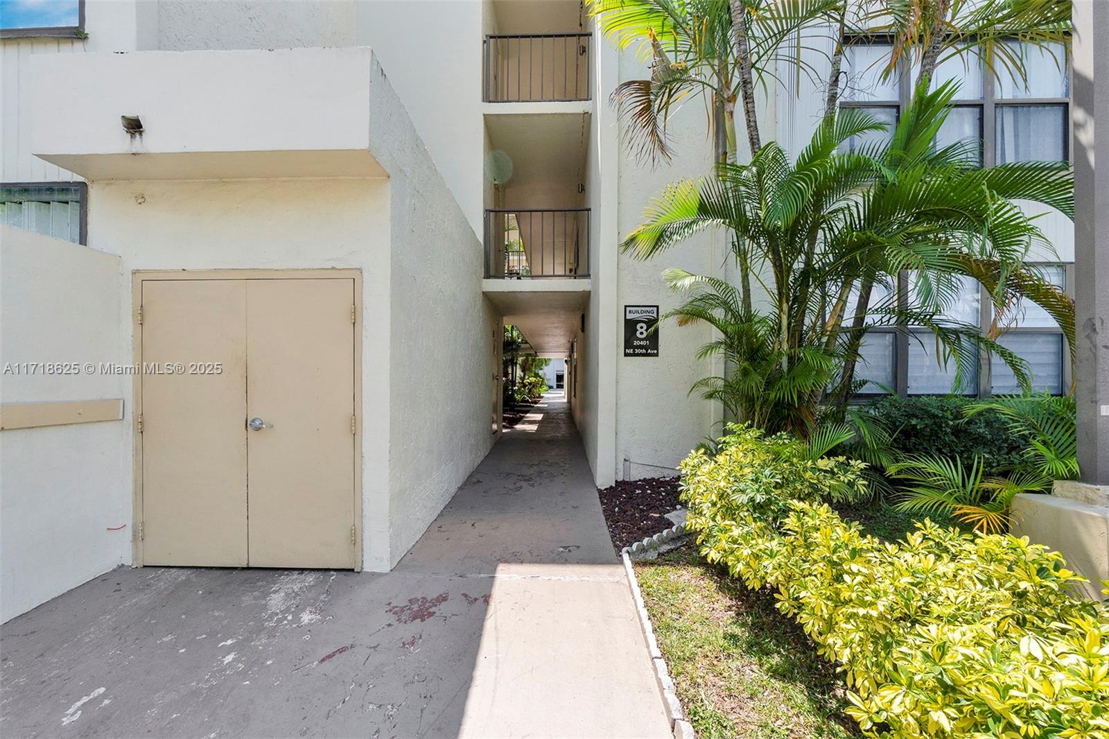 20401 NE 30th Ave # 8 Unit: 414-8
