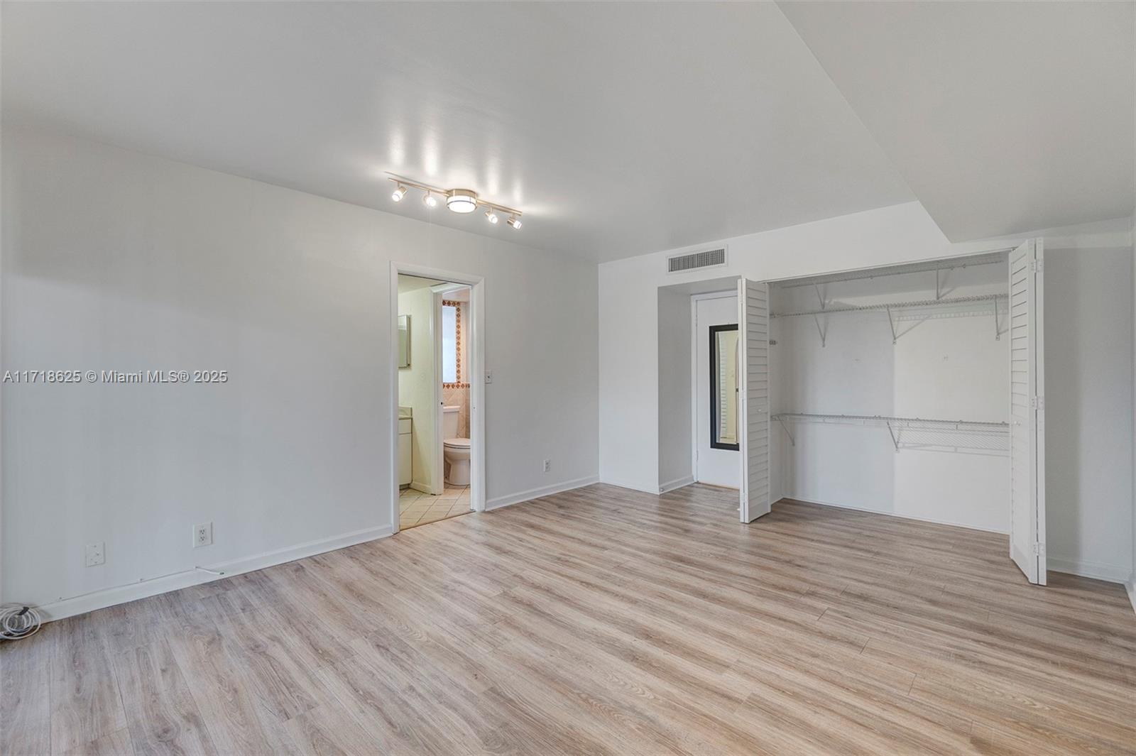 20401 NE 30th Ave # 8 Unit: 414-8