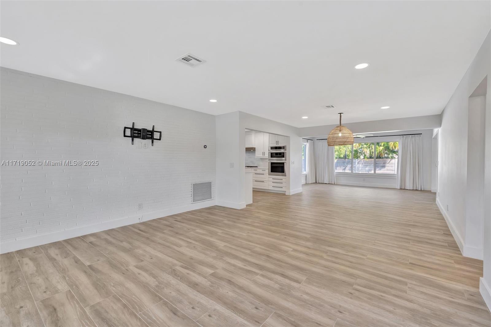919 S 13th Ave