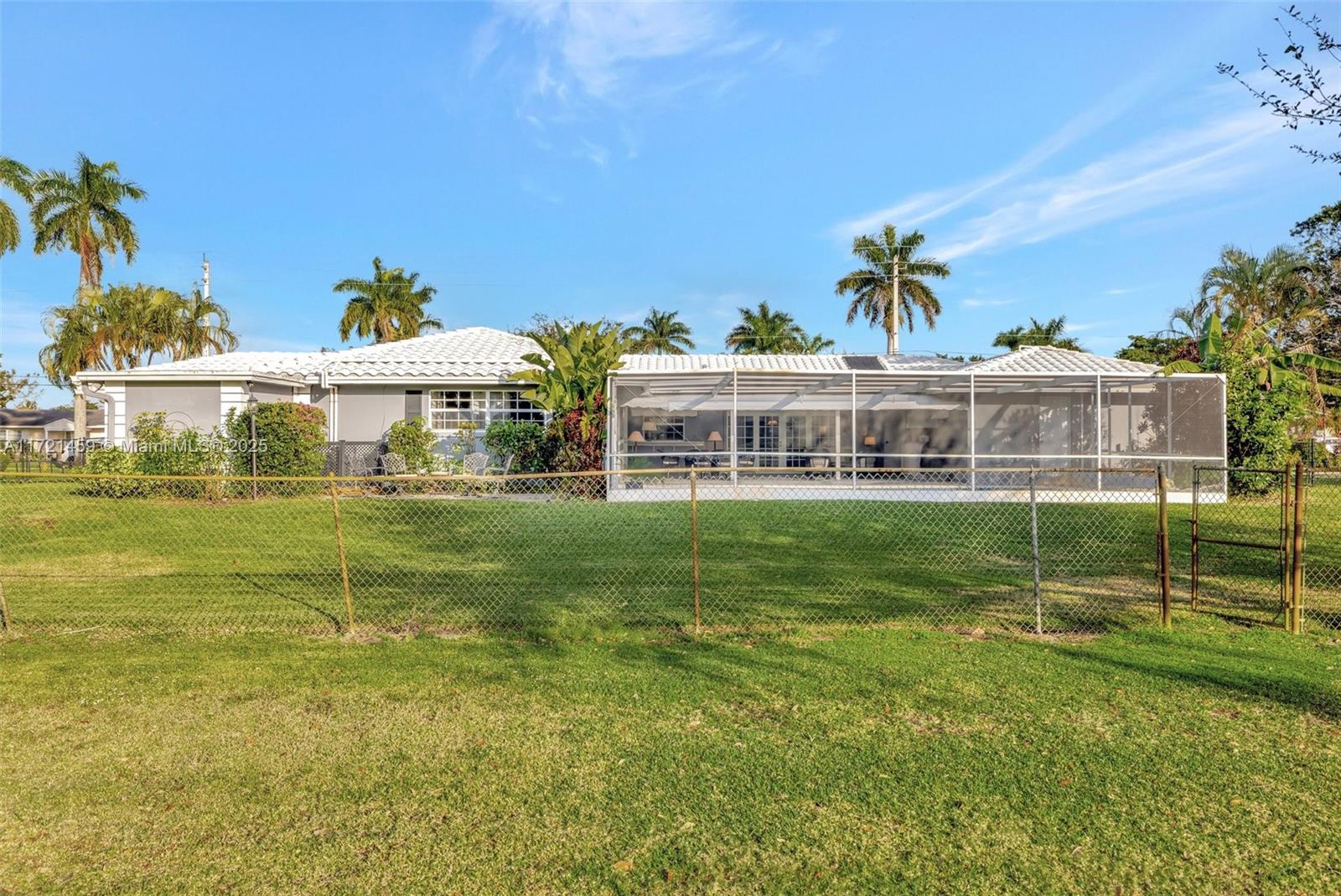 641 E Tropical Way