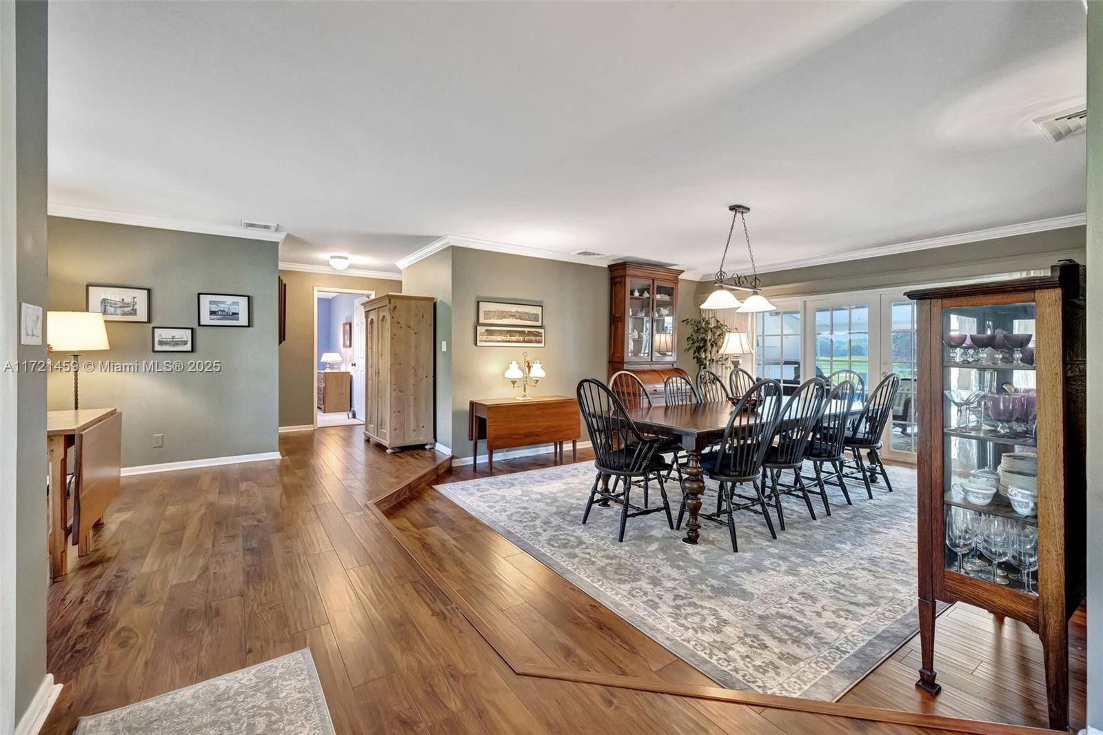 641 E Tropical Way