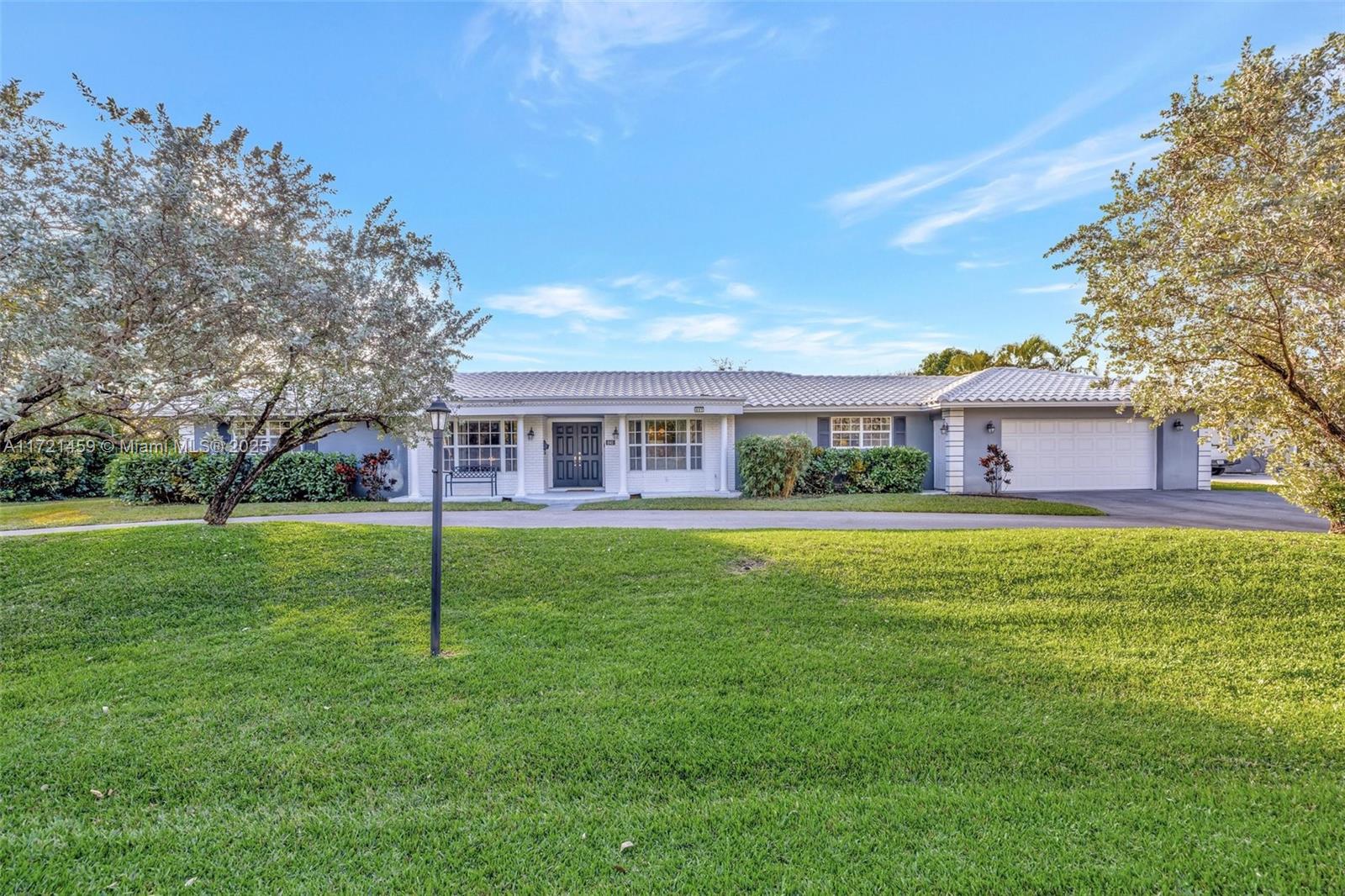 641 E Tropical Way