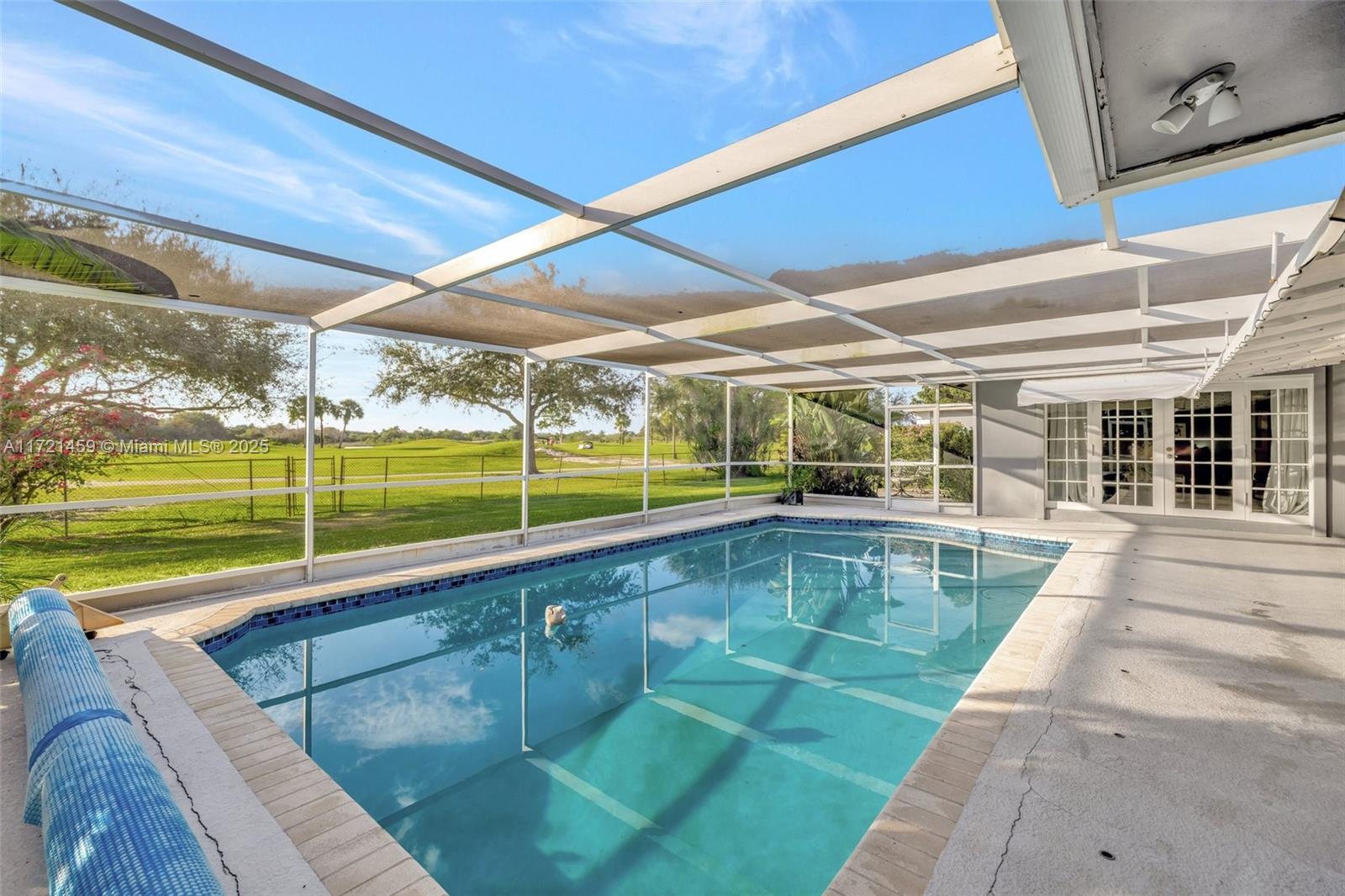 641 E Tropical Way