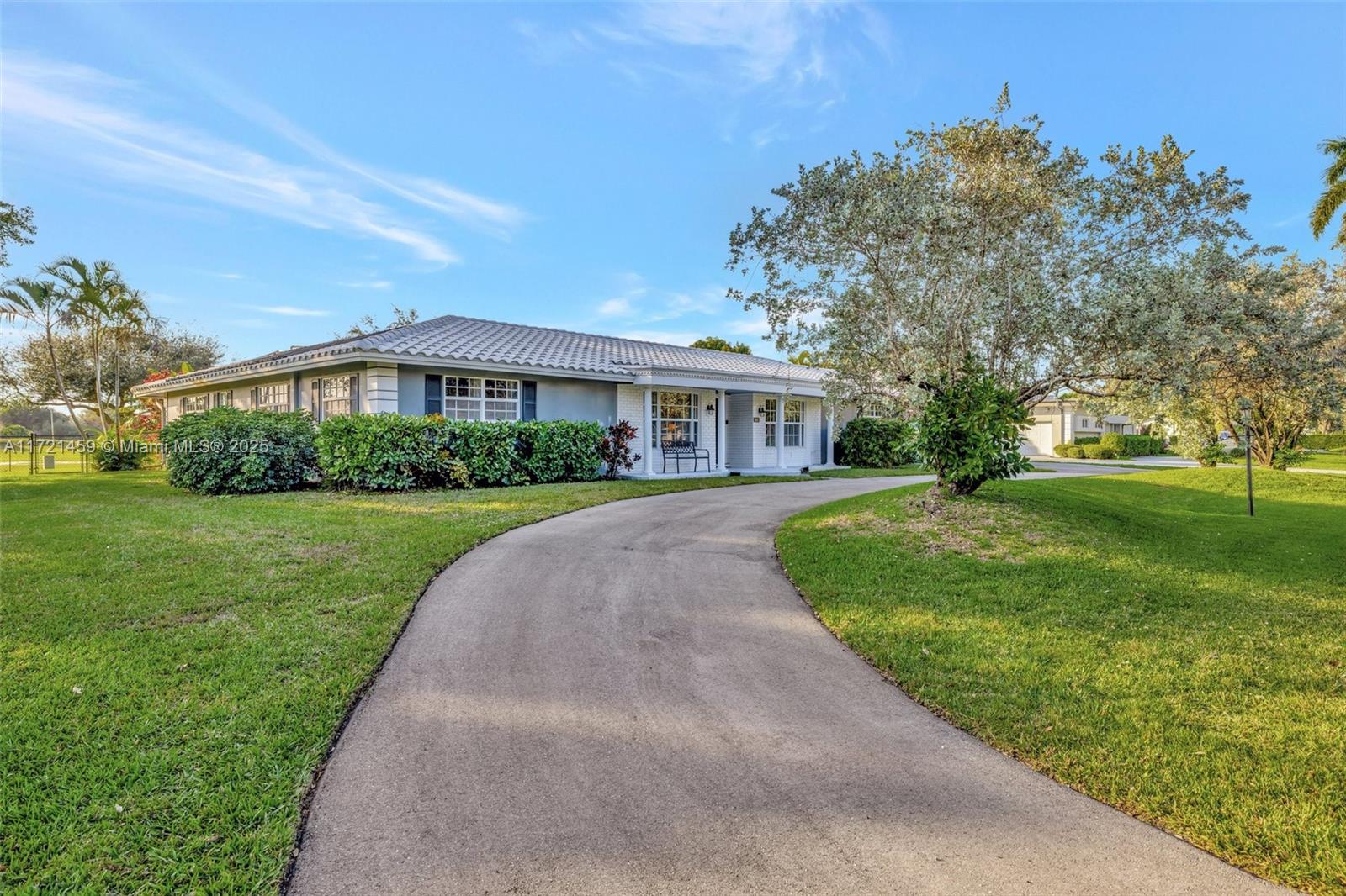 641 E Tropical Way