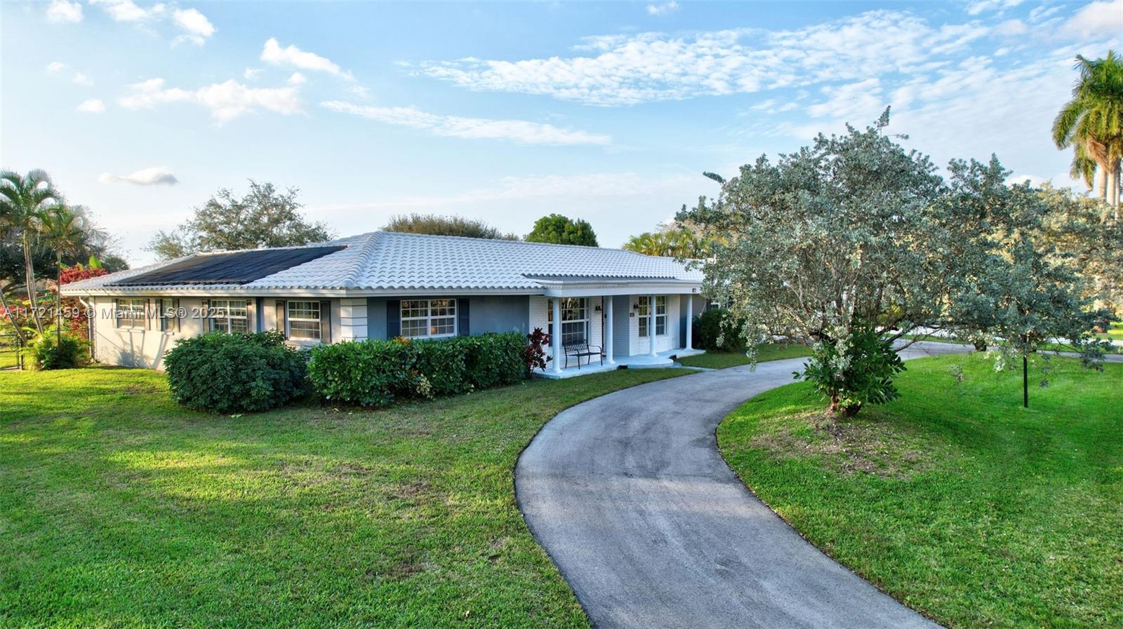 641 E Tropical Way
