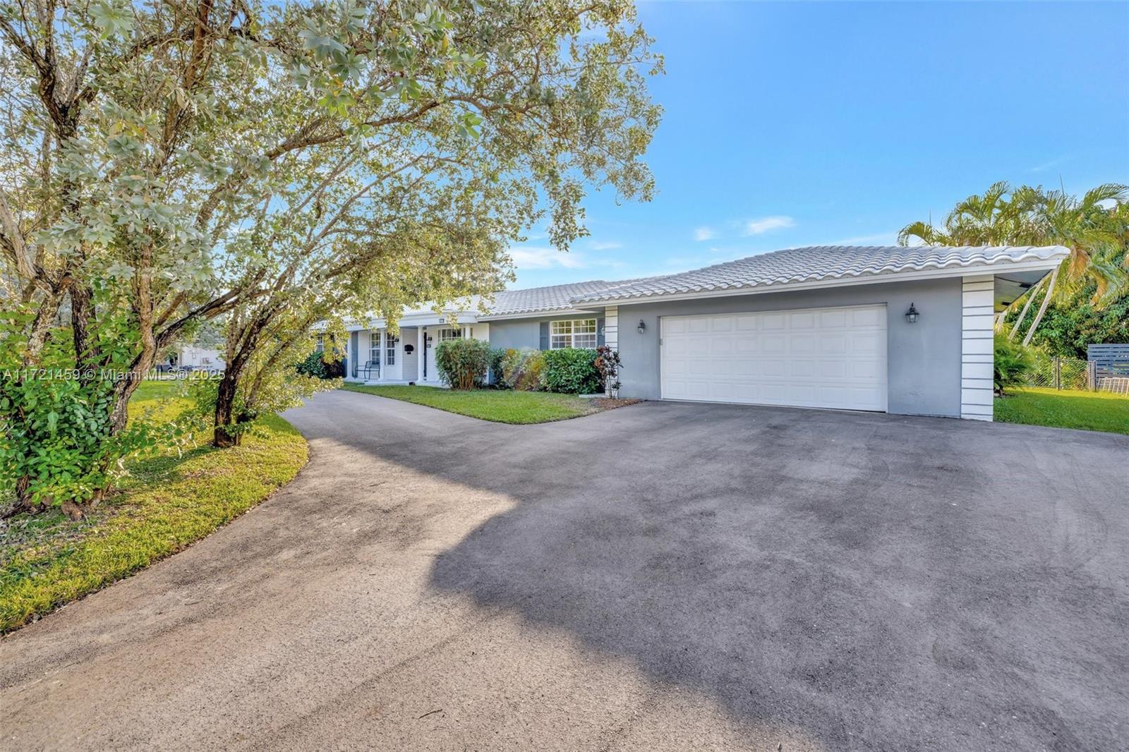 641 E Tropical Way