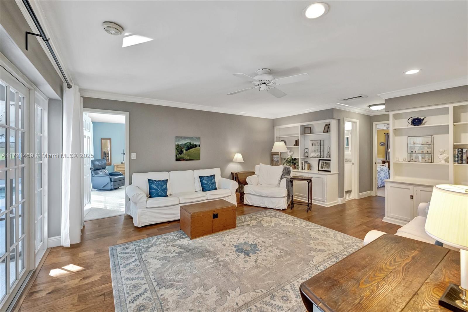 641 E Tropical Way