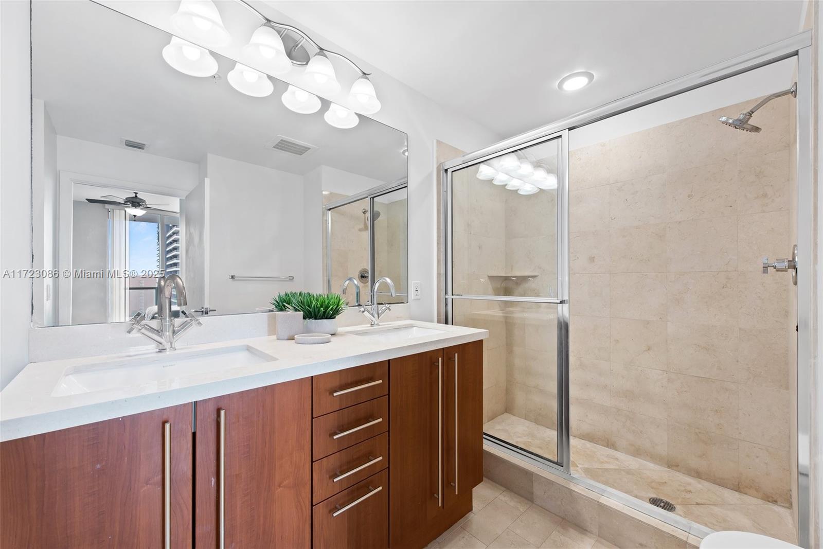 79 SW 12th St Unit: 2503-S
