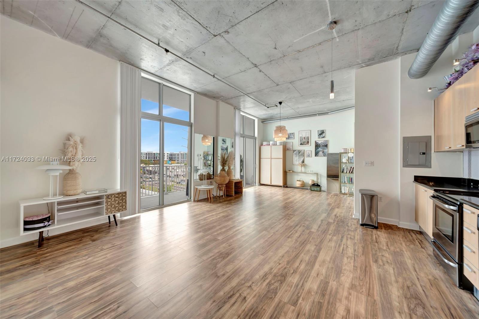 2100 Van Buren St # 508