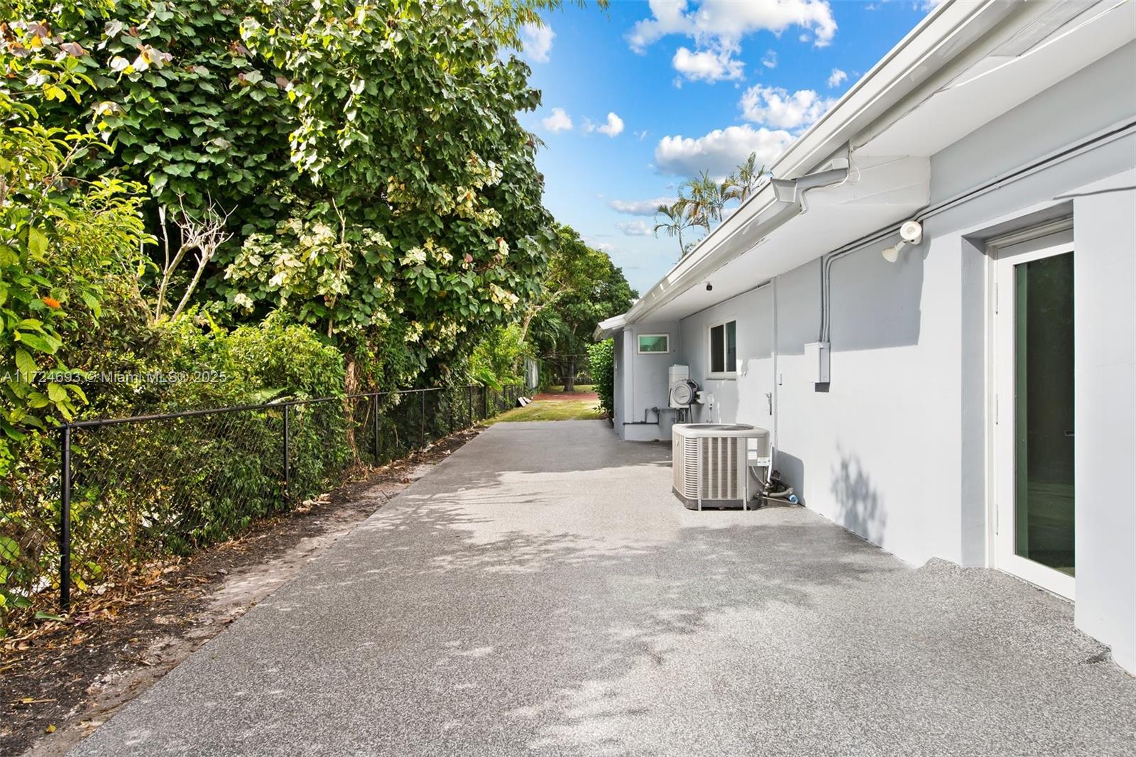 317 Farmington Dr