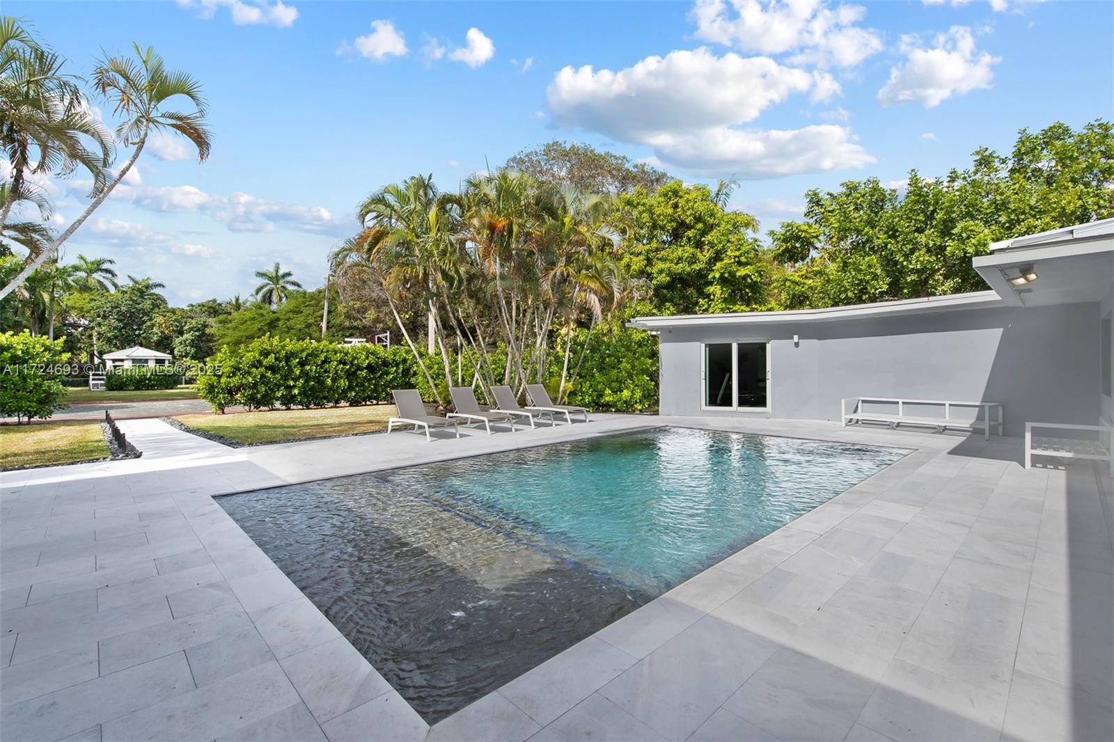 317 Farmington Dr