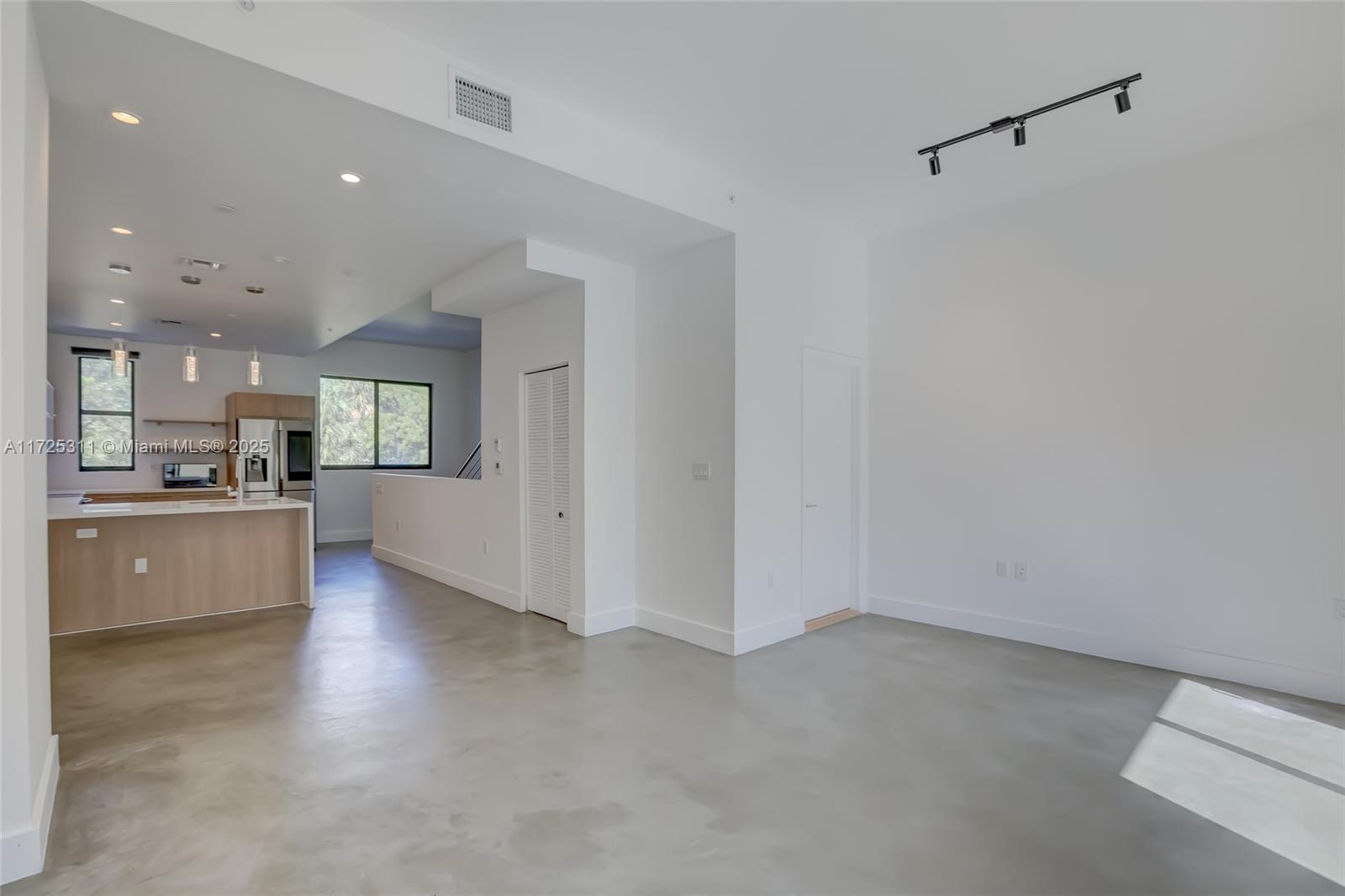 406 SE 1st Ct