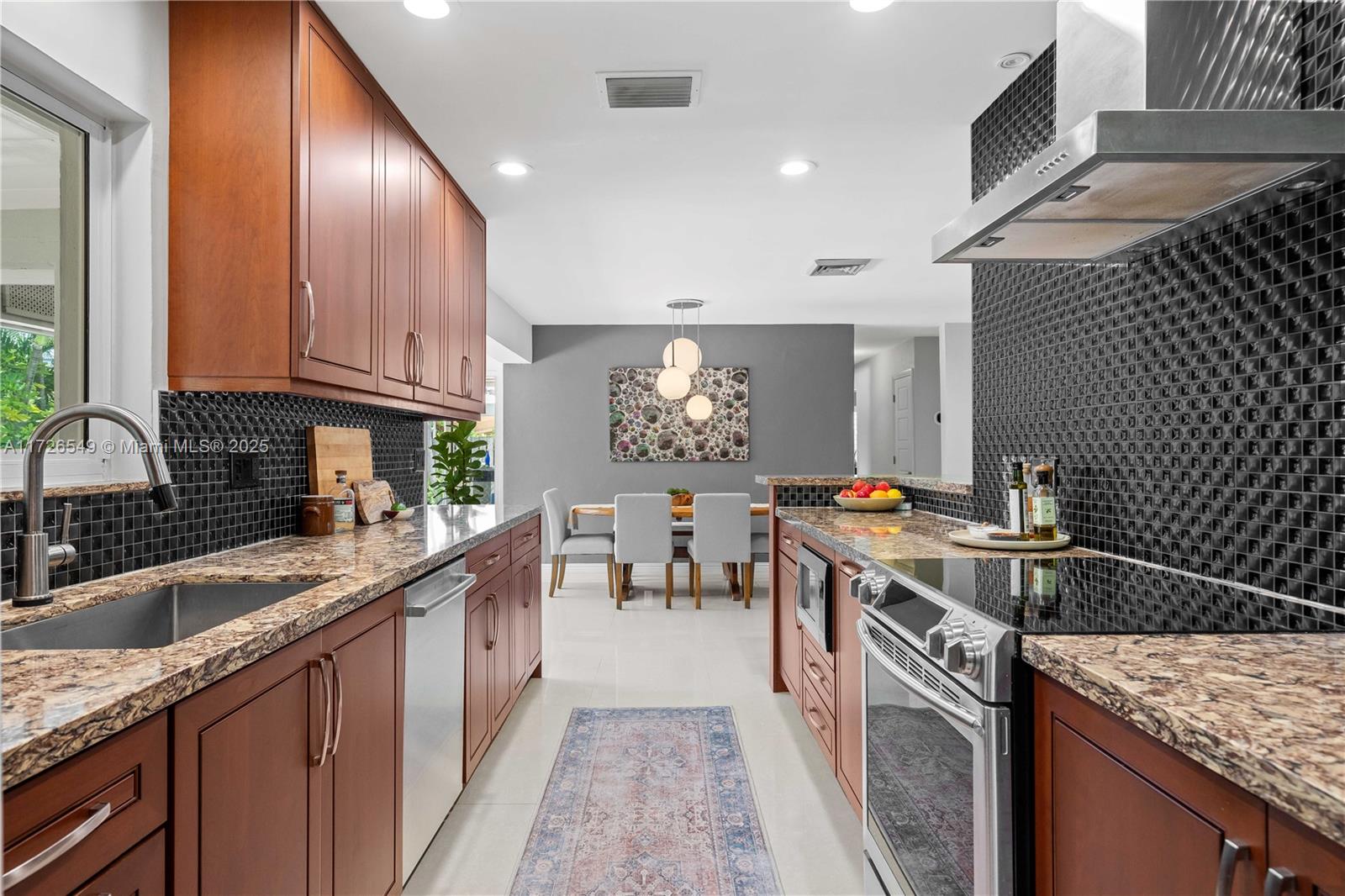 425 NE 29th St