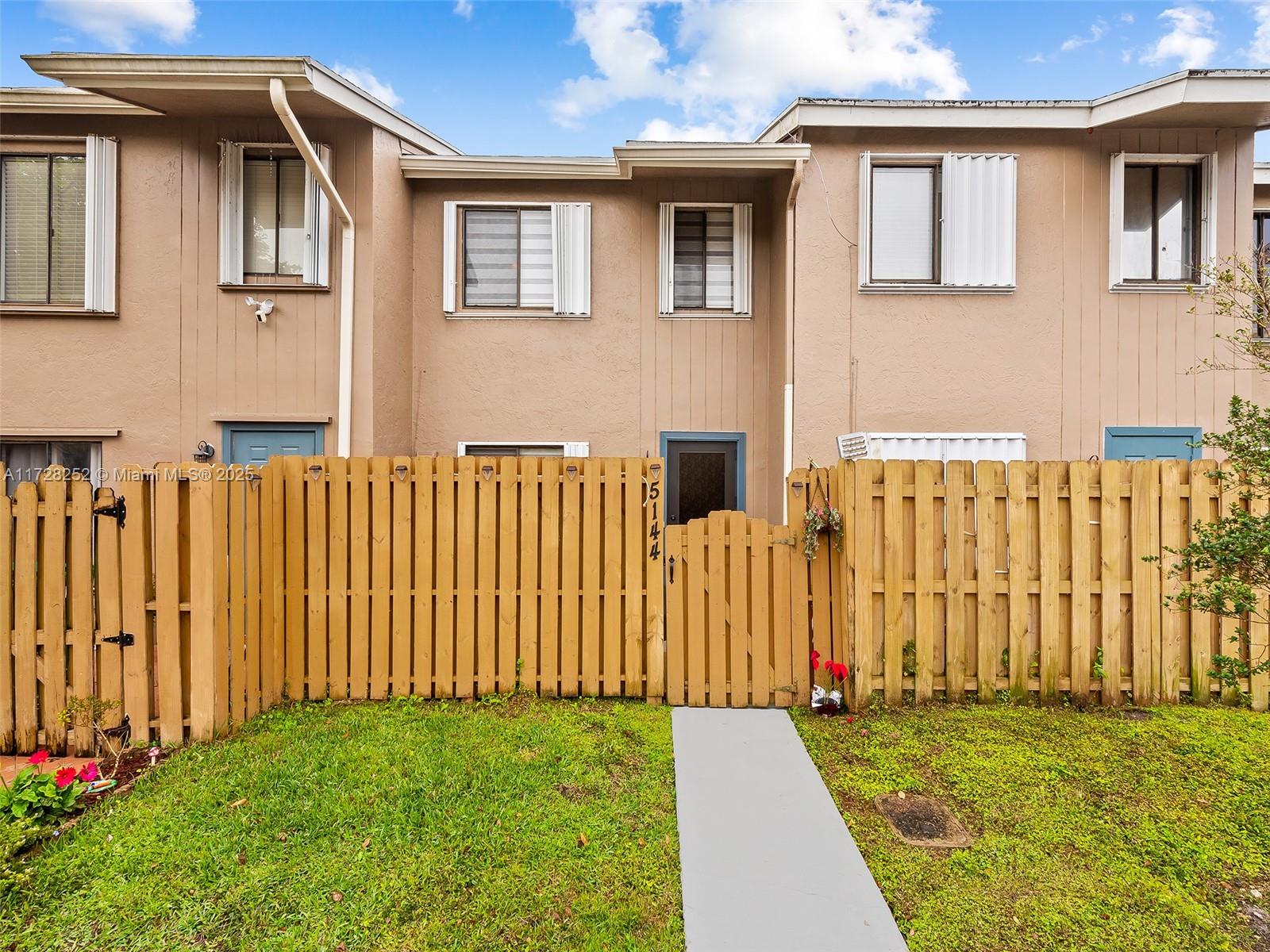 5144 S University Dr # 5144