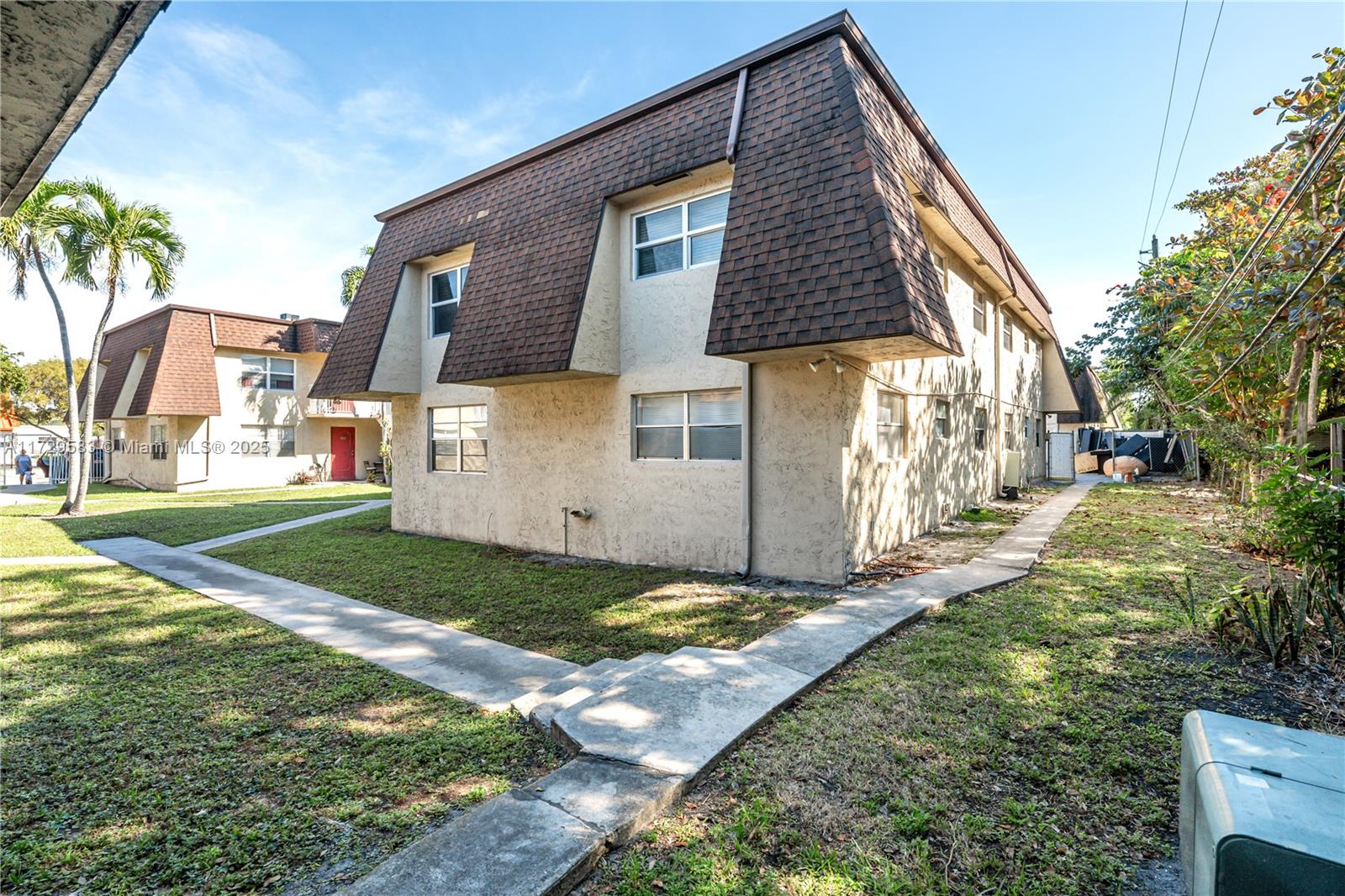 4528 SW 54th St # B Unit: 301-B