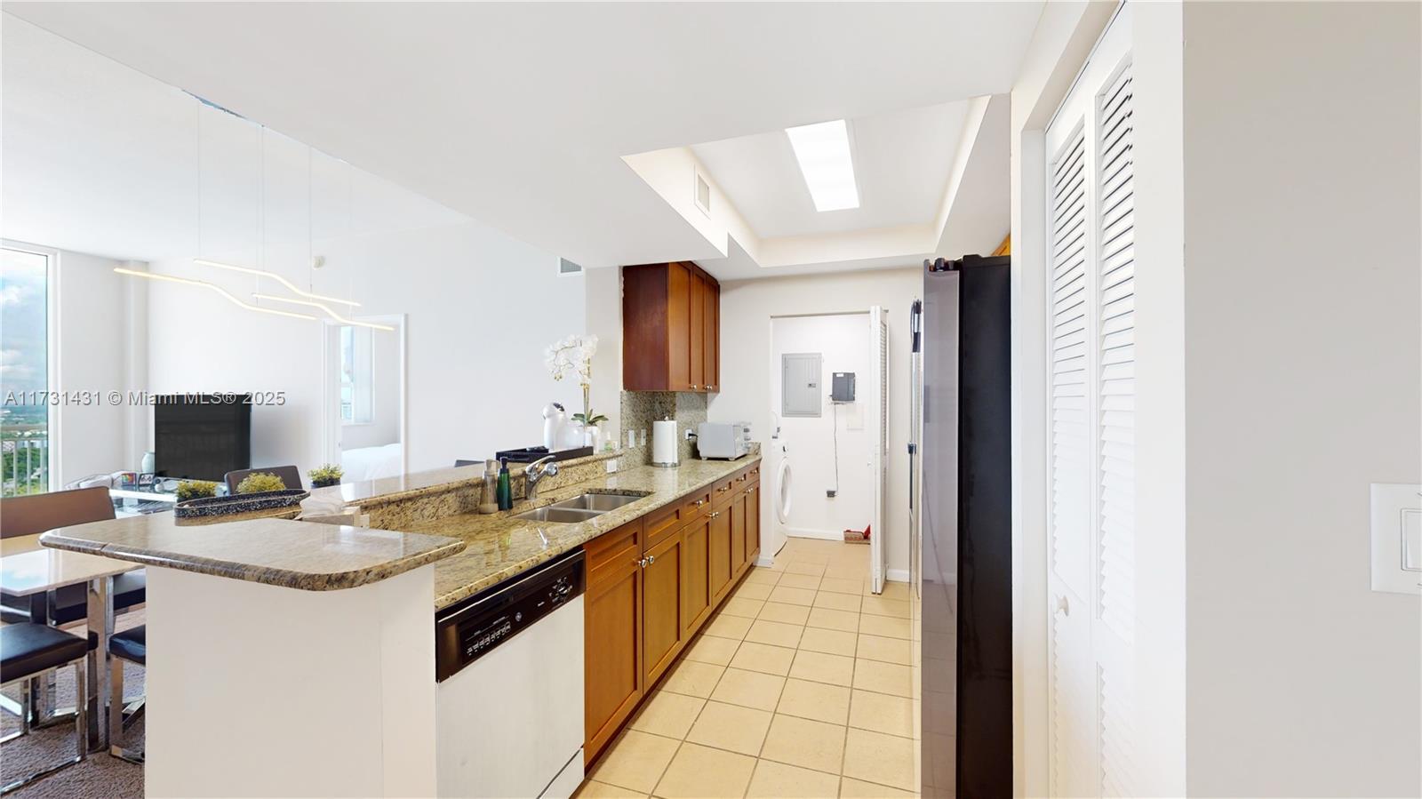 19501 W Country Club Dr # 10 Unit: PH-10