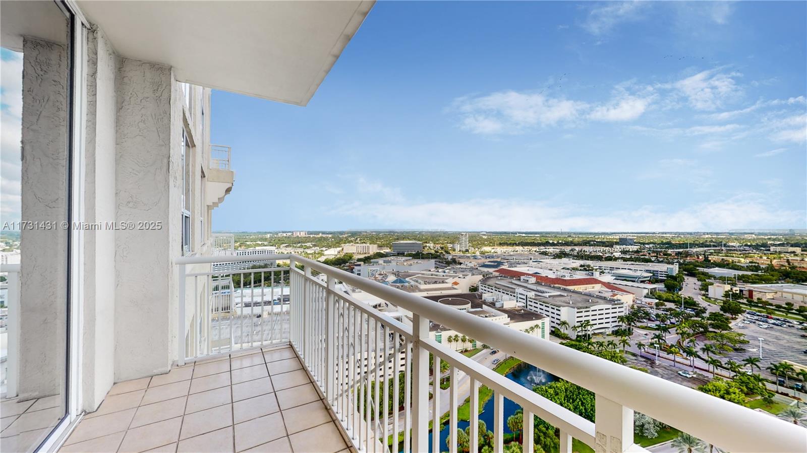19501 W Country Club Dr # 10 Unit: PH-10