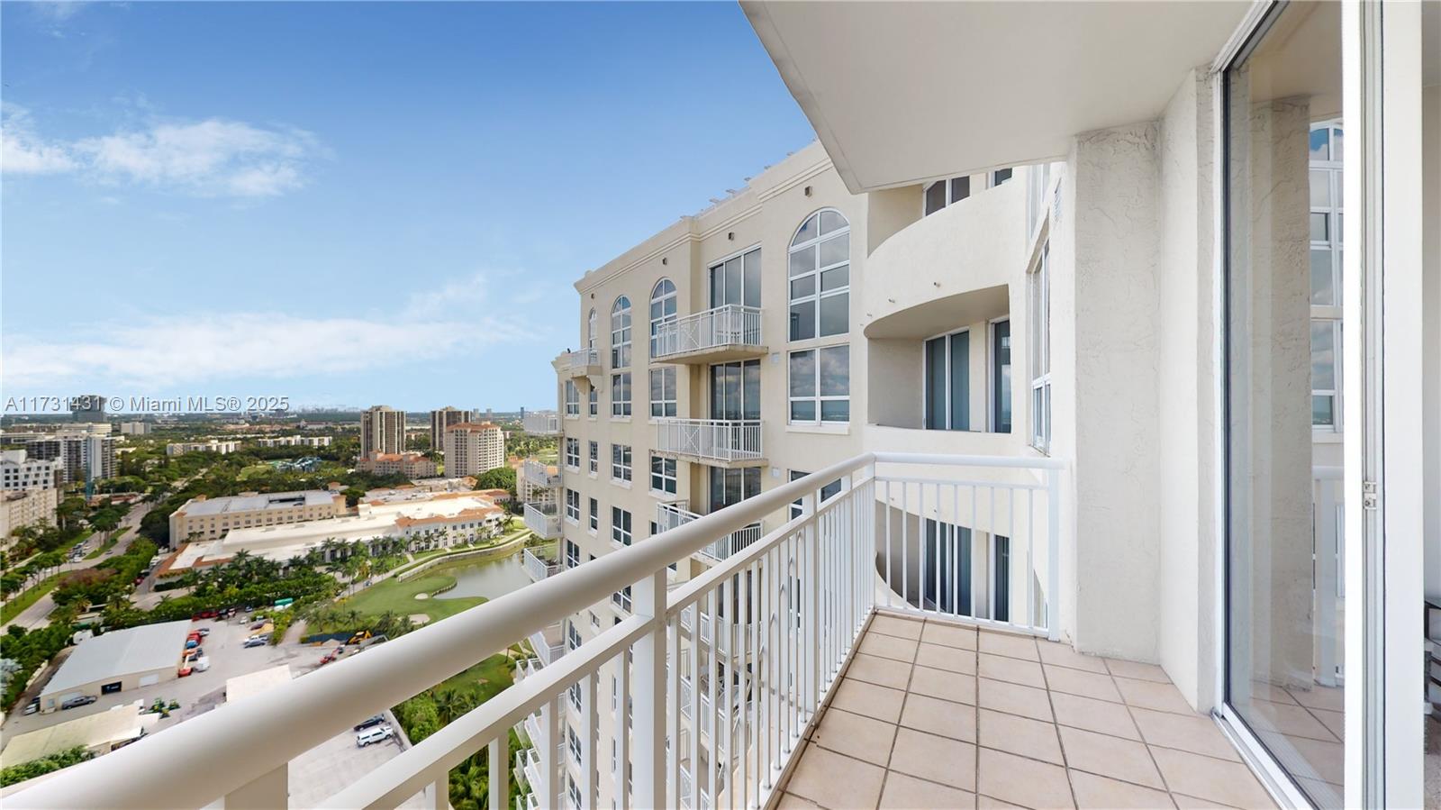 19501 W Country Club Dr # 10 Unit: PH-10