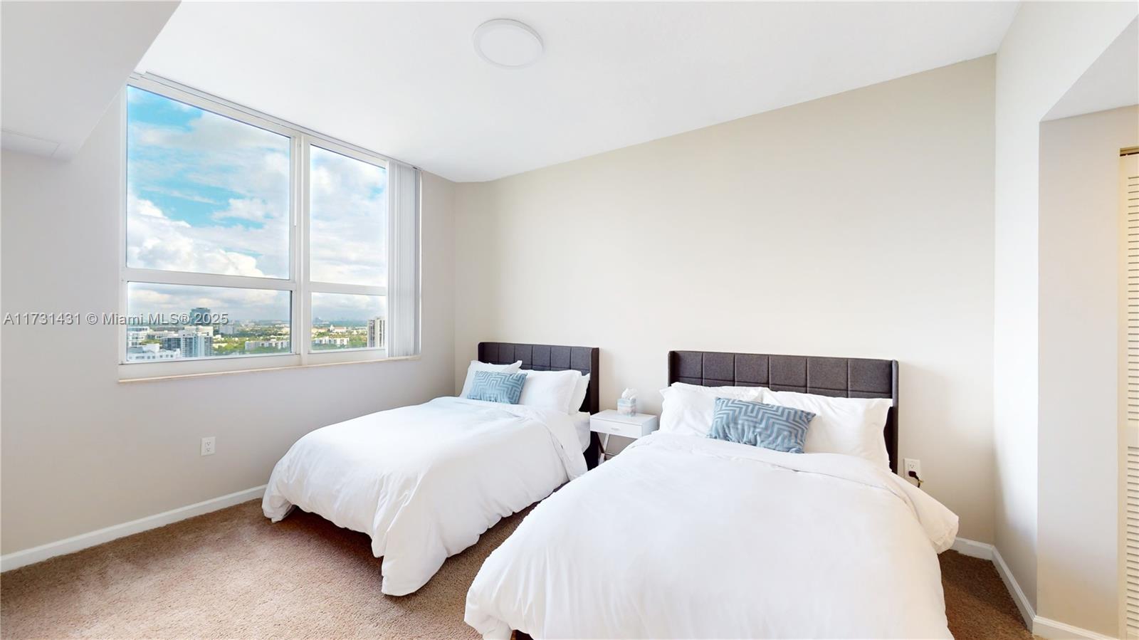 19501 W Country Club Dr # 10 Unit: PH-10