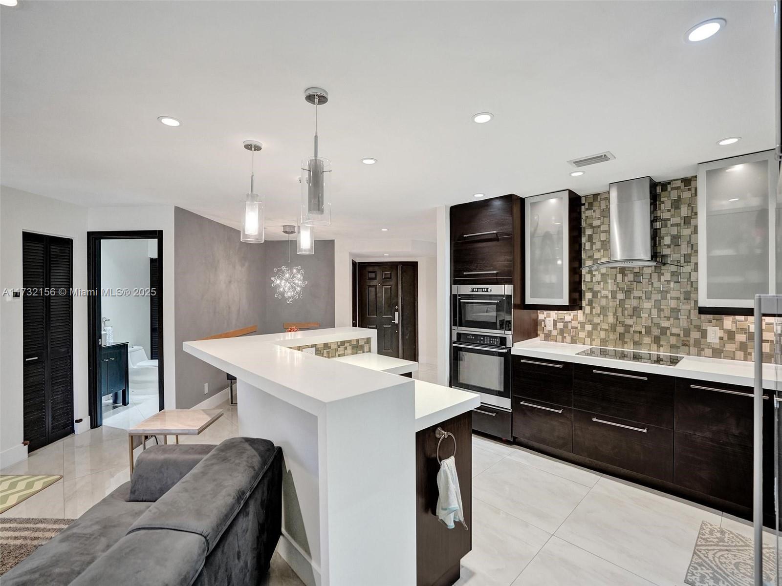 3507 Green Leaf Cir # 2004