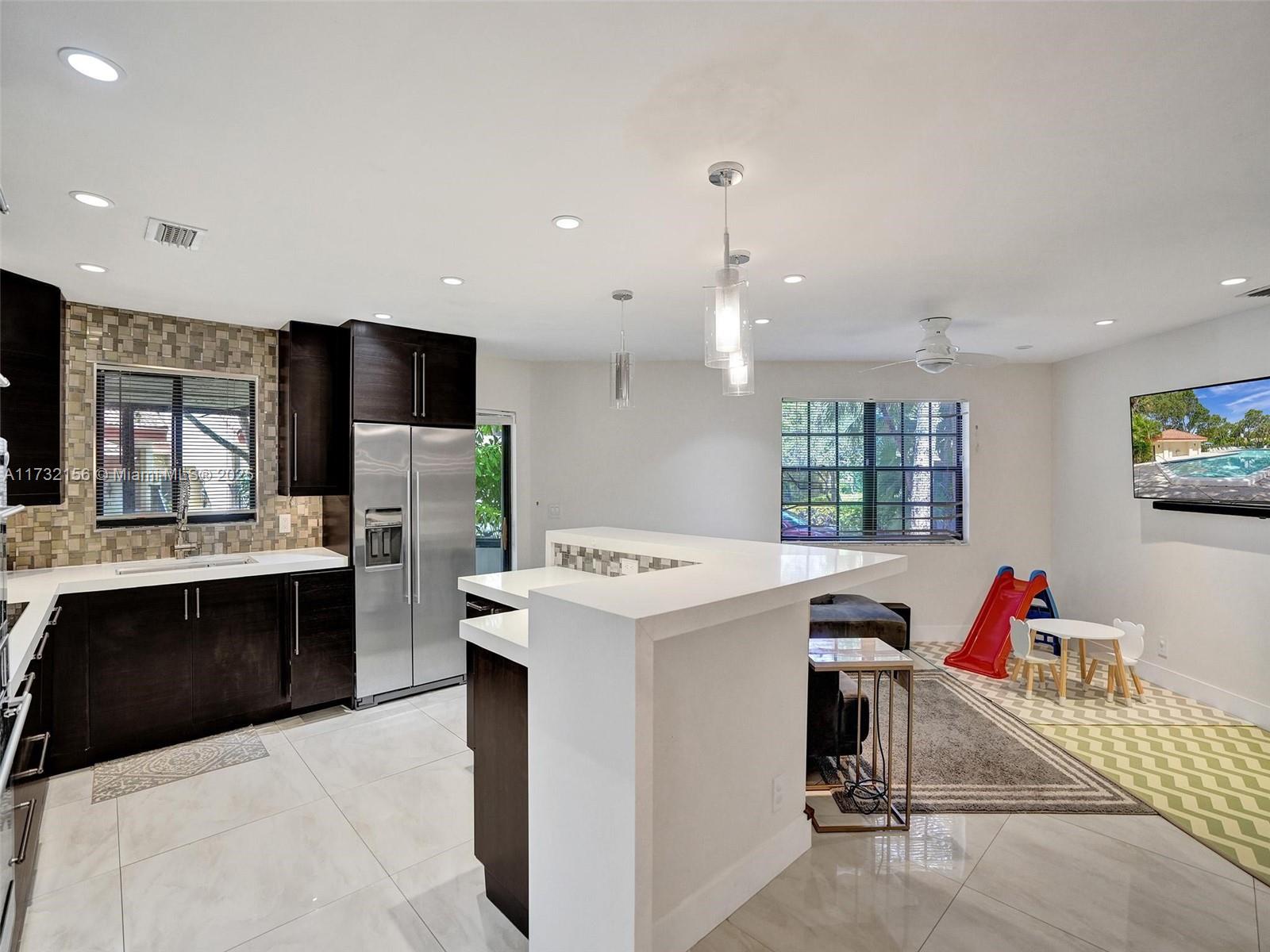 3507 Green Leaf Cir # 2004