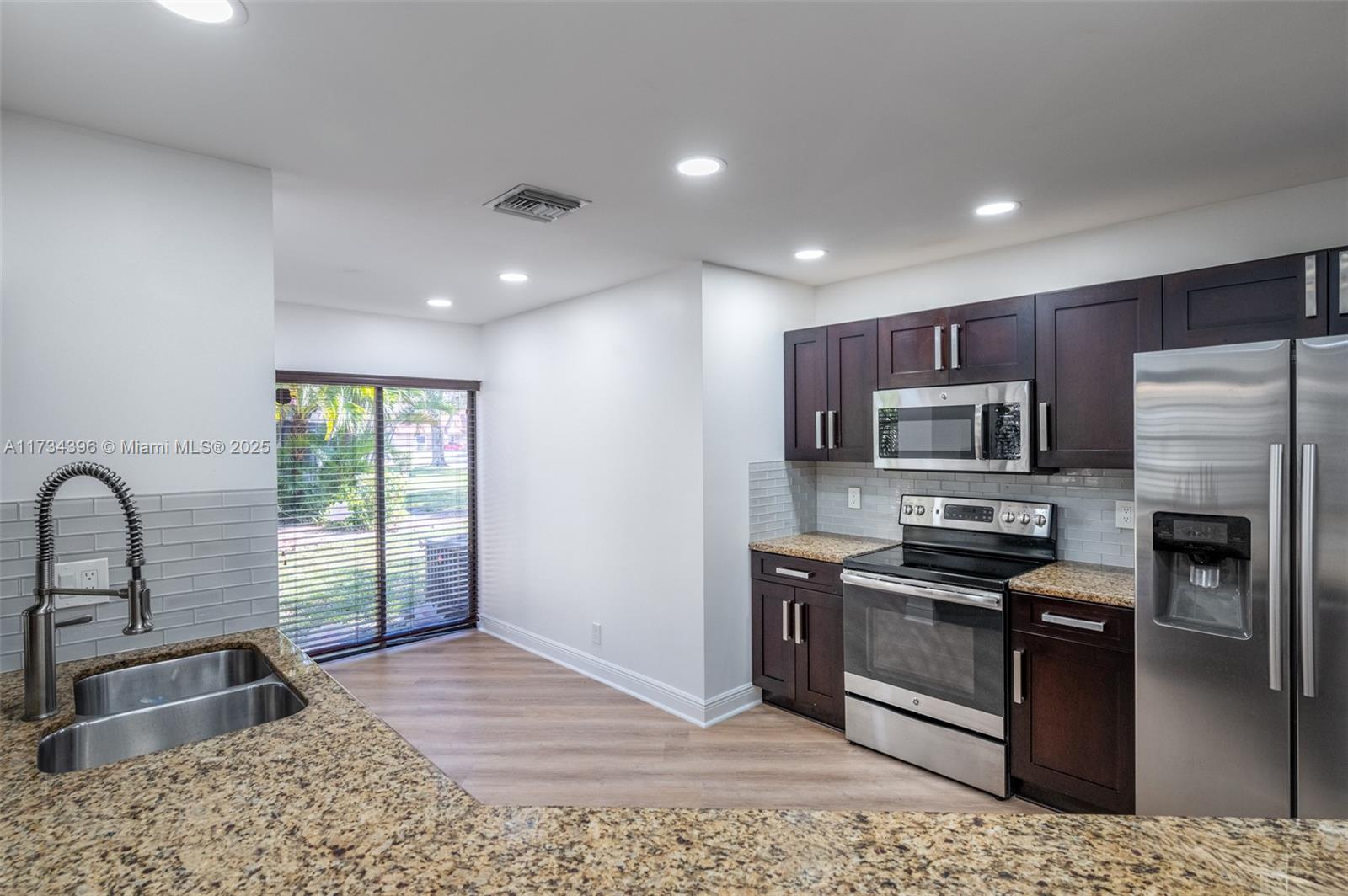 8817 W Sunrise Blvd # 8817