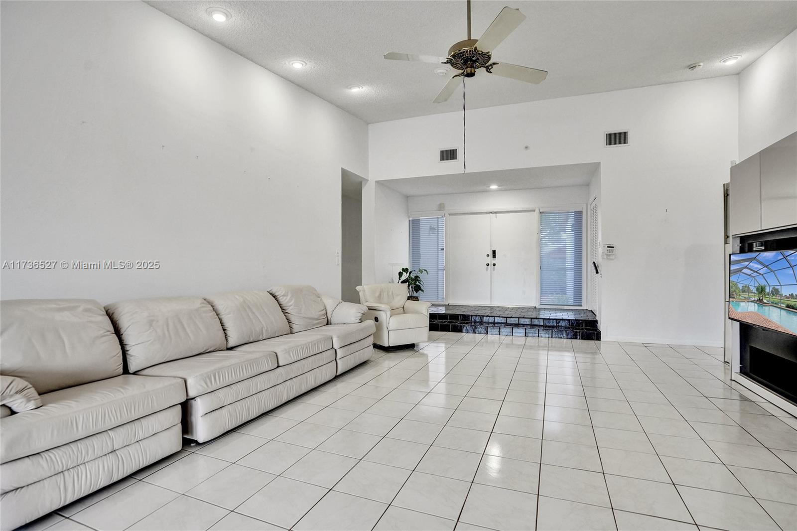 8218 NW 85th Ave