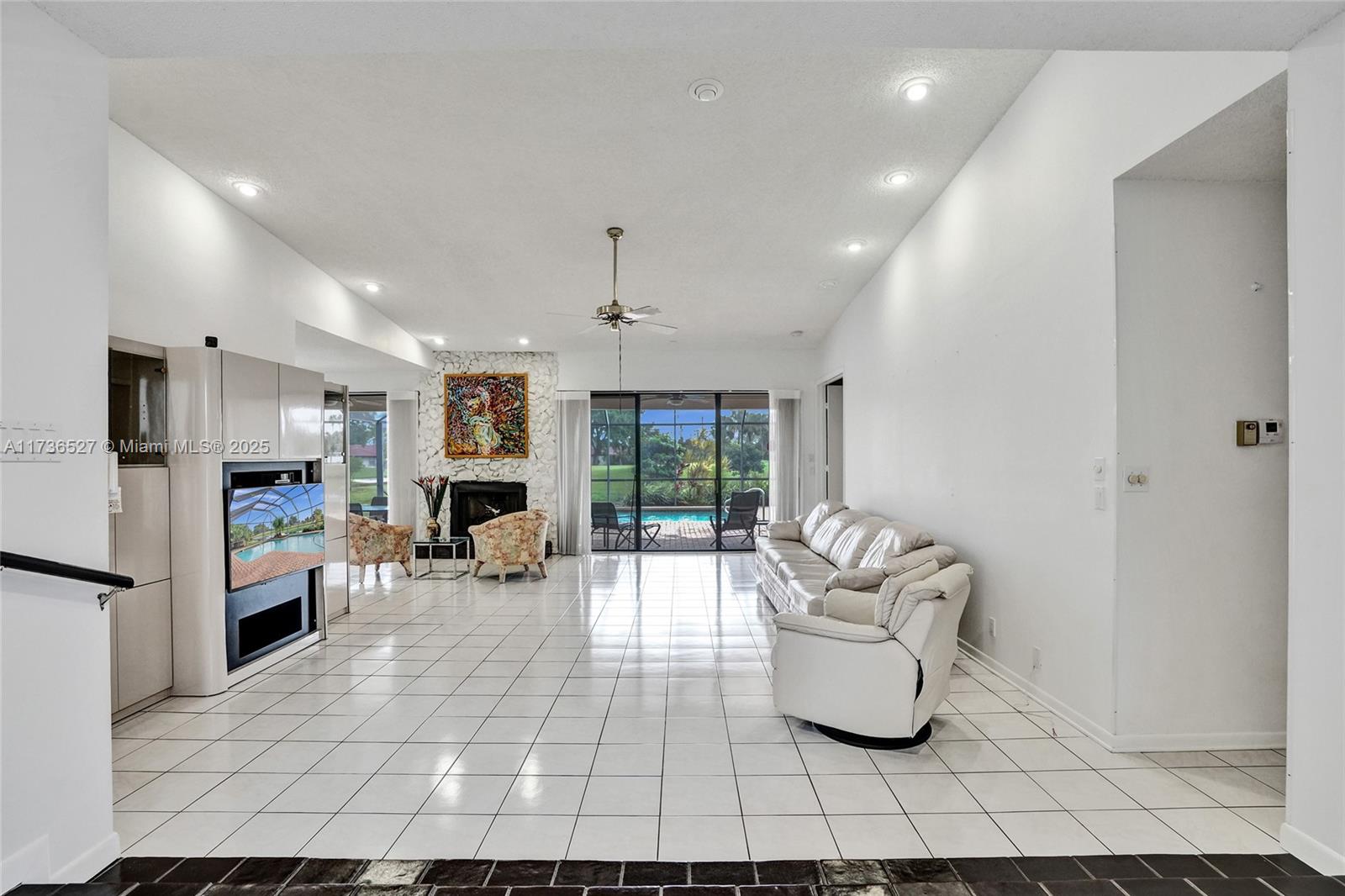 8218 NW 85th Ave