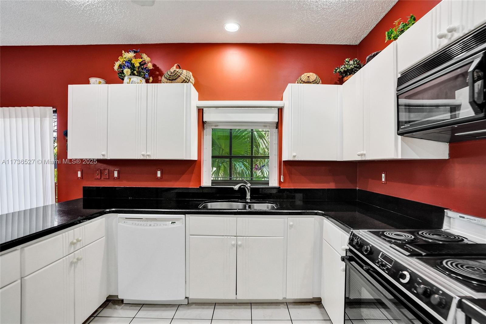 8218 NW 85th Ave