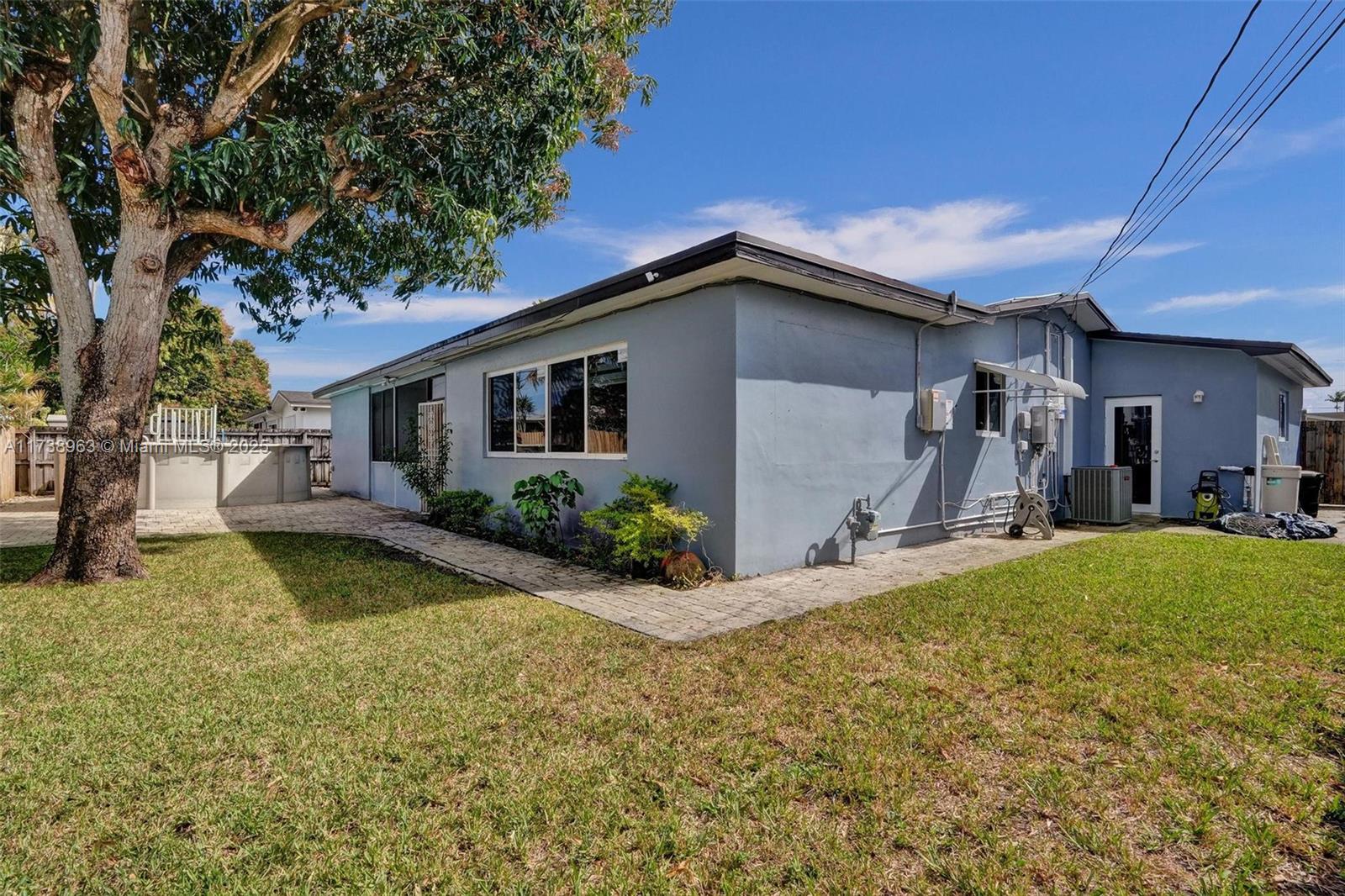 7711 NW 5th St